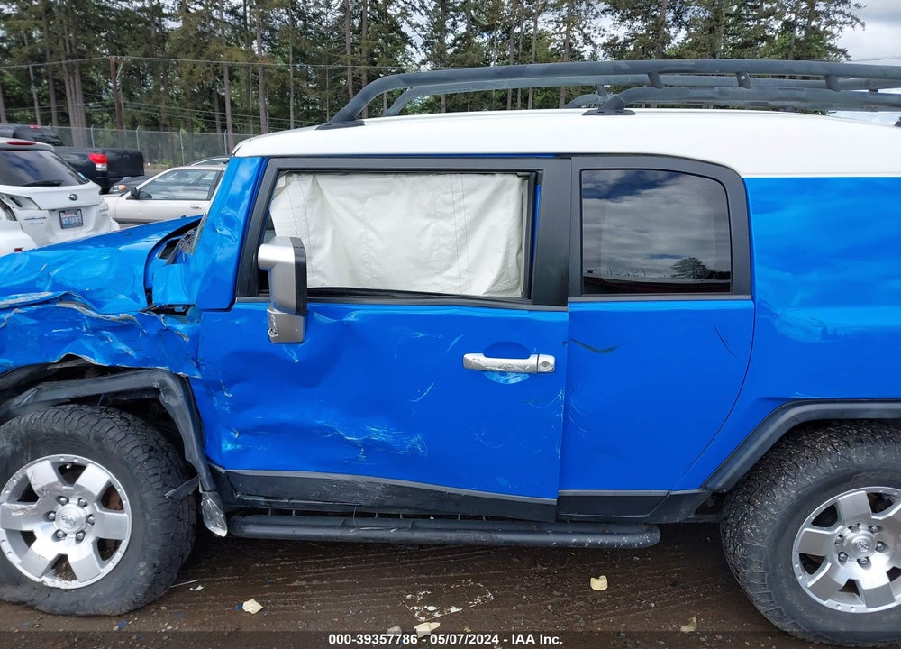 2007 TOYOTA FJ CRUISER VIN: JTEBU11F970073900