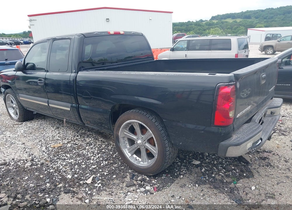 2005 CHEVROLET SILVERADO 1500 LS VIN: 2GCEC19V351337632