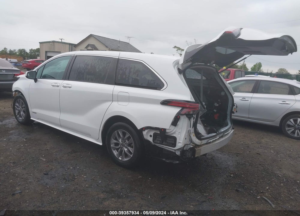 2021 TOYOTA SIENNA LE VIN: 5TDKRKEC5MS024391