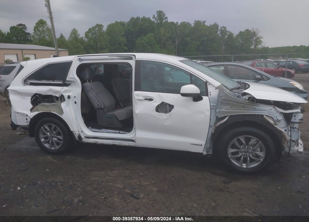 2021 TOYOTA SIENNA LE VIN: 5TDKRKEC5MS024391