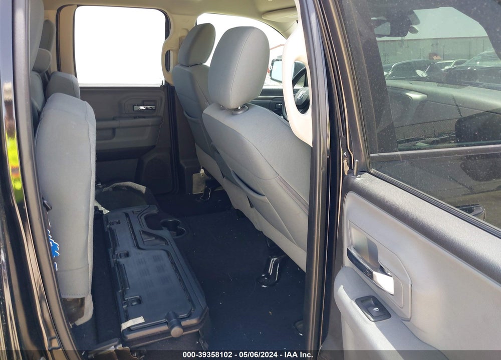 2019 RAM 1500 CLASSIC WARLOCK QUAD CAB 4X2 6'4 BOX VIN: 1C6RR6GT2KS618001