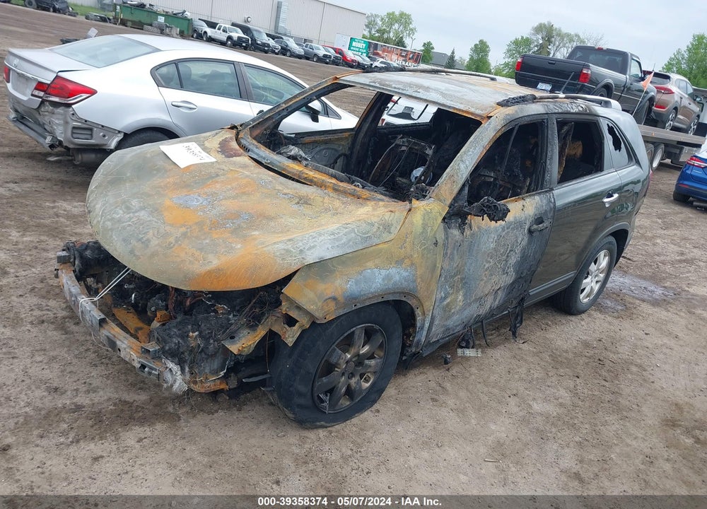 2011 KIA SORENTO VIN: 5XYKTCA13BG079296