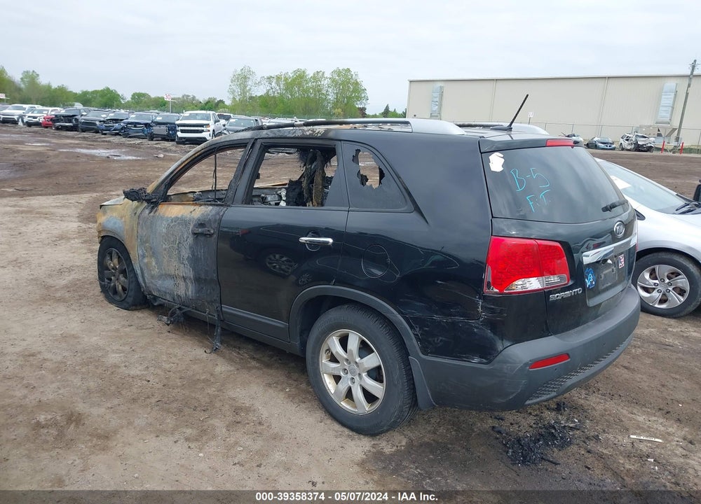 2011 KIA SORENTO VIN: 5XYKTCA13BG079296