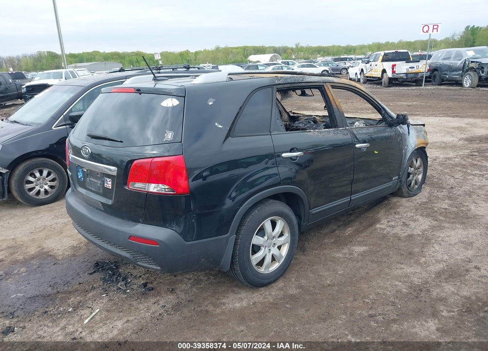 2011 KIA SORENTO VIN: 5XYKTCA13BG079296