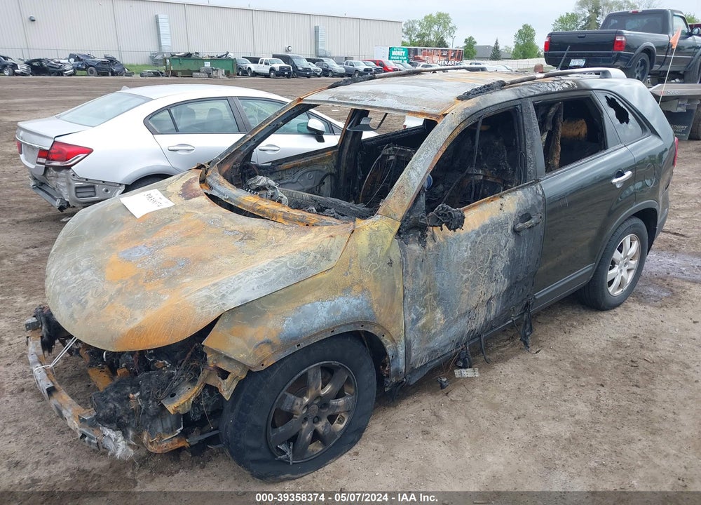 2011 KIA SORENTO VIN: 5XYKTCA13BG079296