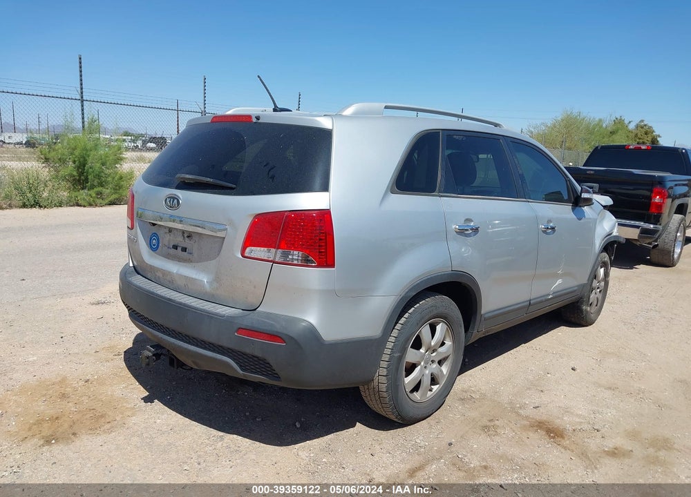 2013 KIA SORENTO LX V6 VIN: 5XYKT4A27DG390148