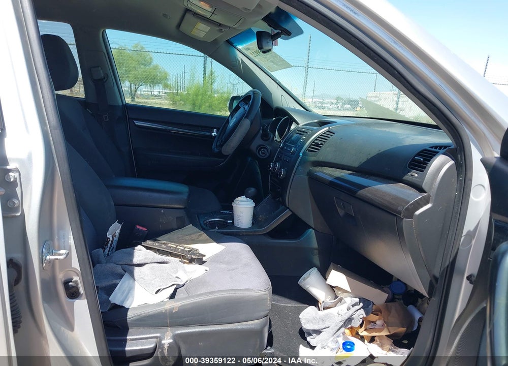 2013 KIA SORENTO LX V6 VIN: 5XYKT4A27DG390148