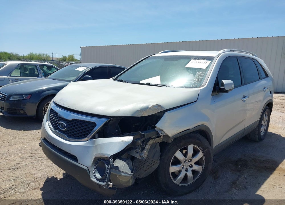 2013 KIA SORENTO LX V6 VIN: 5XYKT4A27DG390148