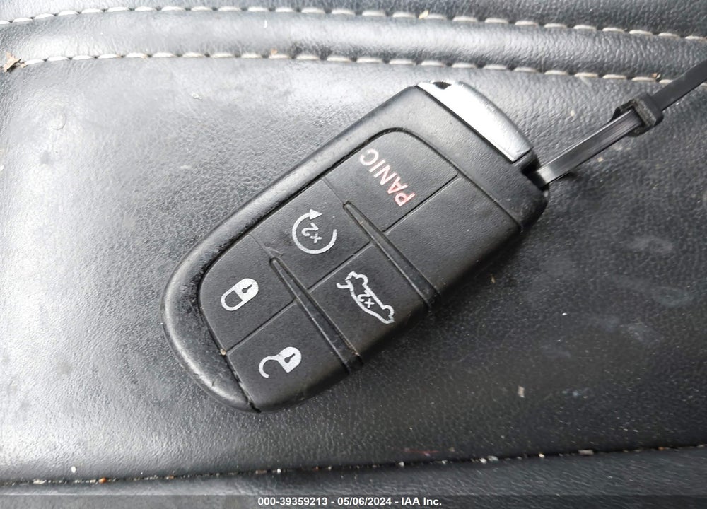 2016 CHRYSLER 300 VIN: 2C3CCAGG2GH142552