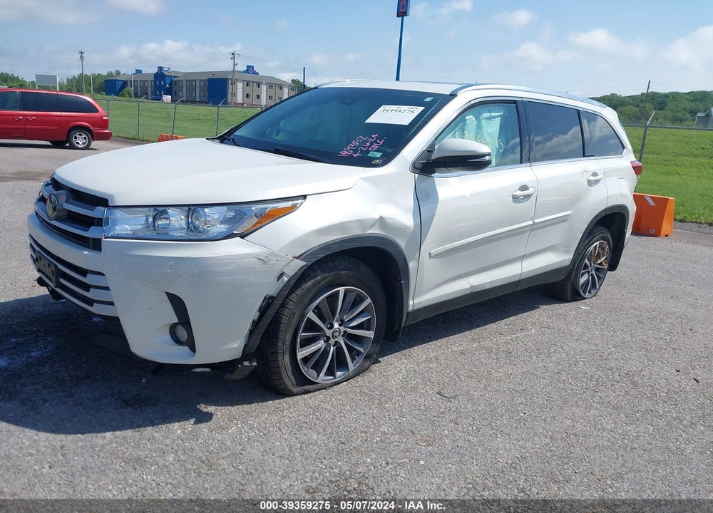 2019 TOYOTA HIGHLANDER XLE VIN: 5TDJZRFH8KS566290