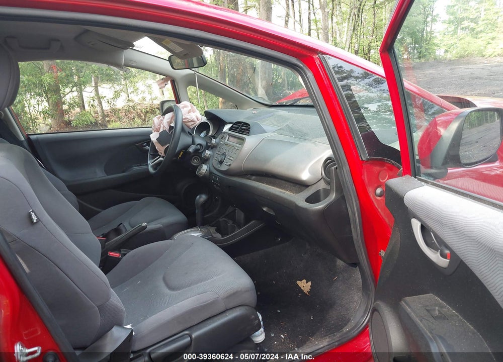 2012 HONDA FIT VIN: JHMGE8H38CS008514