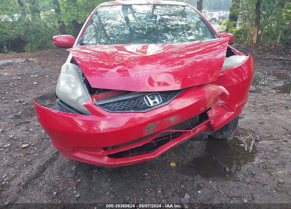 2012 HONDA FIT VIN: JHMGE8H38CS008514