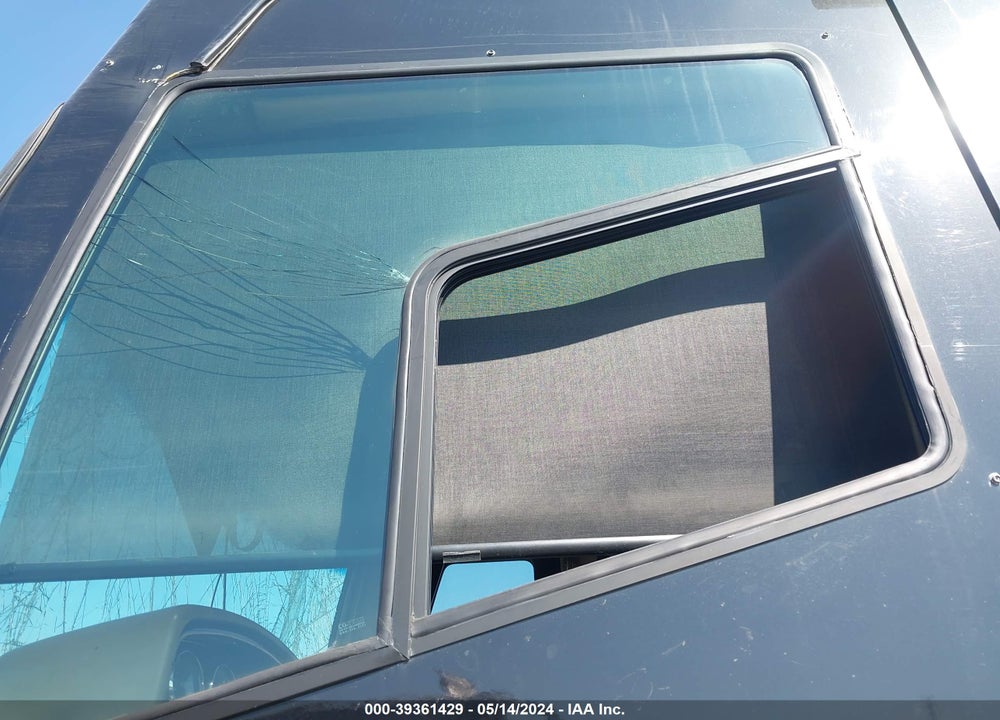 2009 ROADMASTER MONOCOQUE VIN: 1RF17561791048835