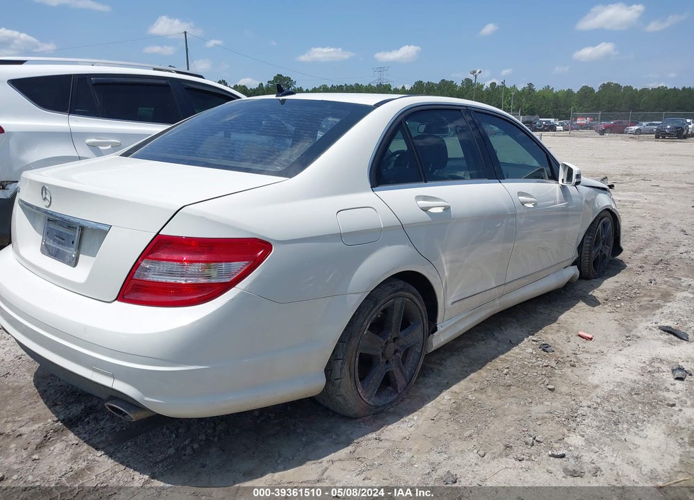 2010 MERCEDES-BENZ C 300 LUXURY/SPORT VIN: WDDGF5EB3AR124917