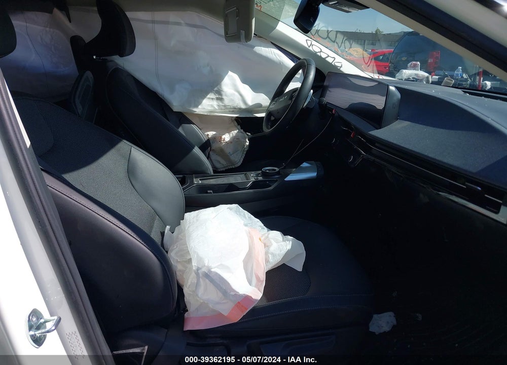 2023 KIA EV6 LIGHT VIN: KNDC34LB0P5611135