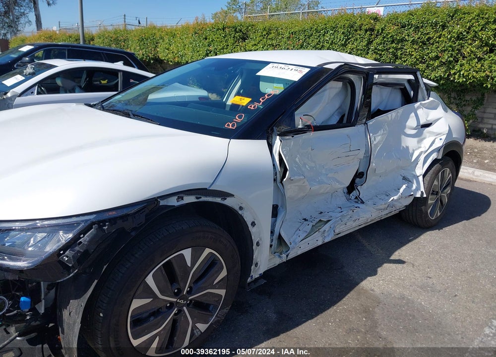 2023 KIA EV6 LIGHT VIN: KNDC34LB0P5611135