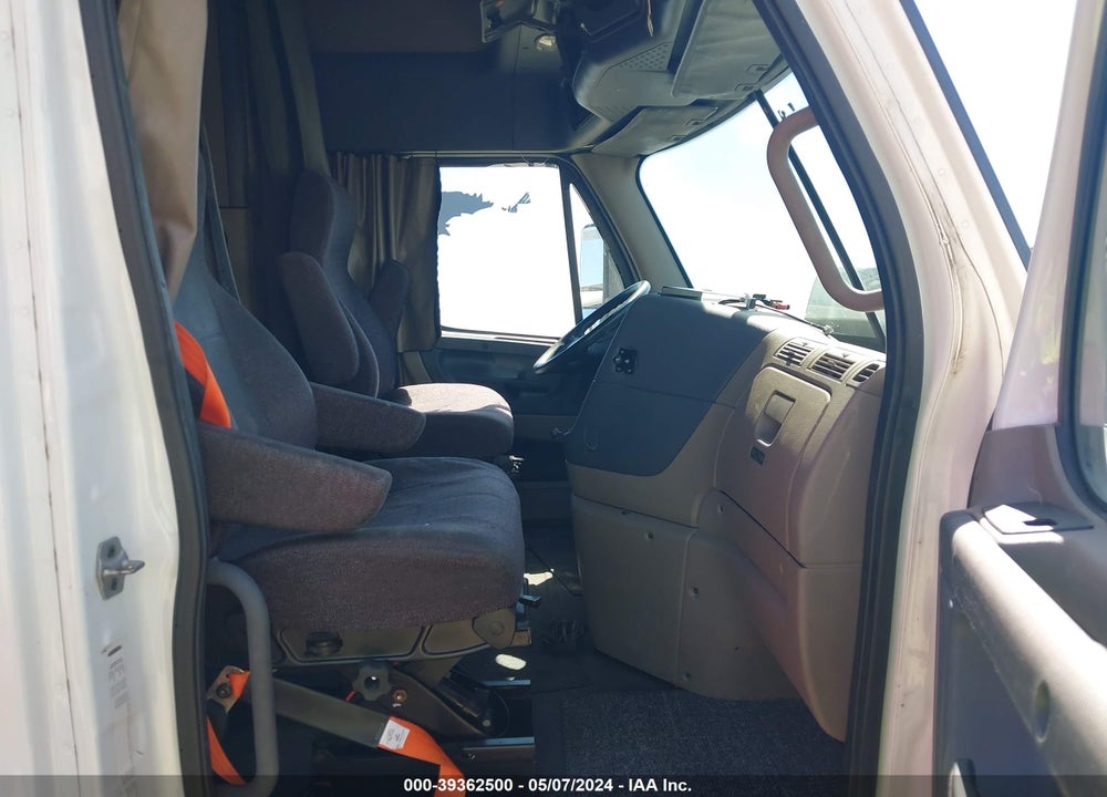 2018 FREIGHTLINER CASCADIA 125 VIN: 1FUJGLDR8JLHG7936