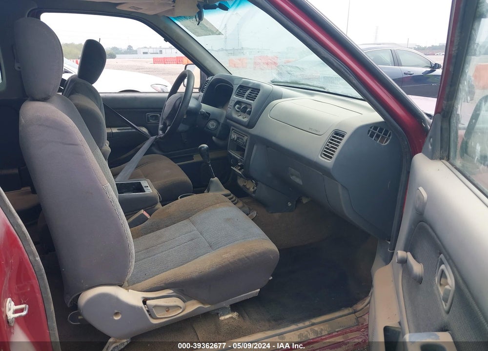 2001 NISSAN FRONTIER XE VIN: 1N6DD26S51C401602