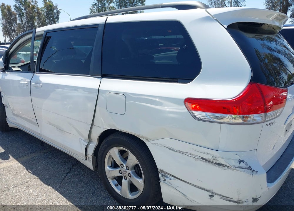 2014 TOYOTA SIENNA LE V6 8 PASSENGER VIN: 5TDKK3DC6ES443685