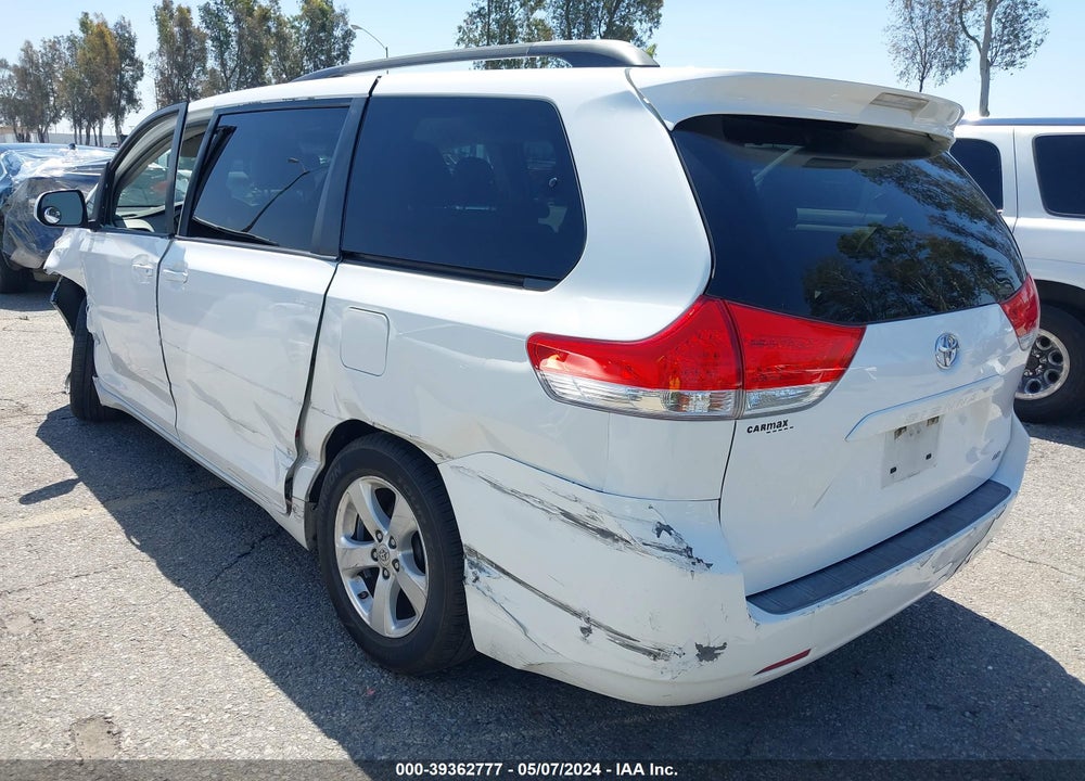 2014 TOYOTA SIENNA LE V6 8 PASSENGER VIN: 5TDKK3DC6ES443685