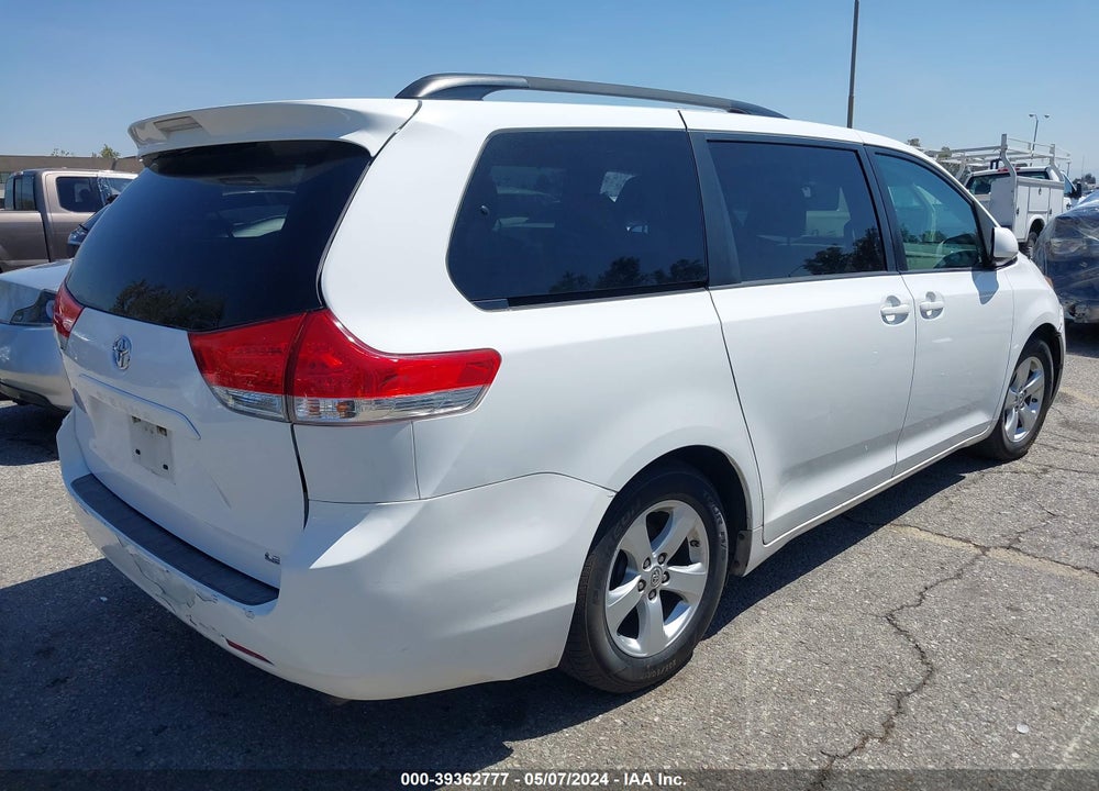 2014 TOYOTA SIENNA LE V6 8 PASSENGER VIN: 5TDKK3DC6ES443685