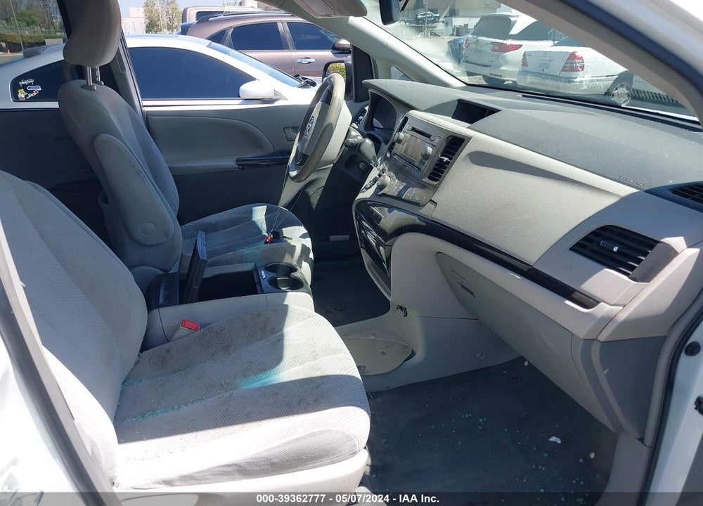 2014 TOYOTA SIENNA LE V6 8 PASSENGER VIN: 5TDKK3DC6ES443685