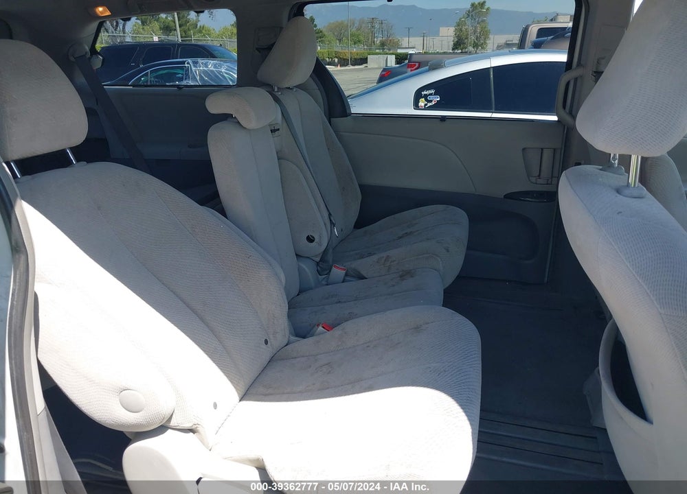2014 TOYOTA SIENNA LE V6 8 PASSENGER VIN: 5TDKK3DC6ES443685