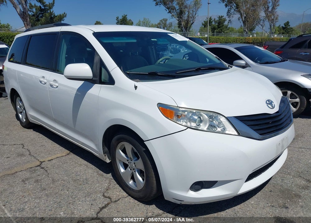 2014 TOYOTA SIENNA LE V6 8 PASSENGER VIN: 5TDKK3DC6ES443685