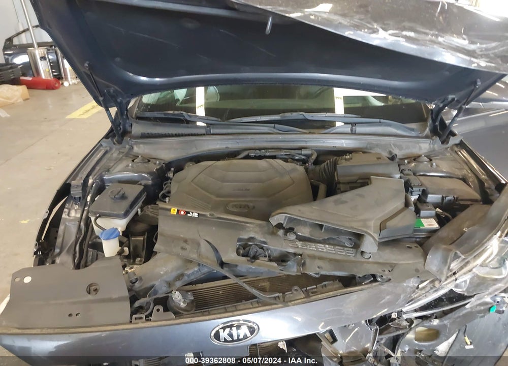 2017 KIA CADENZA LIMITED VIN: KNALC4J11H5093111