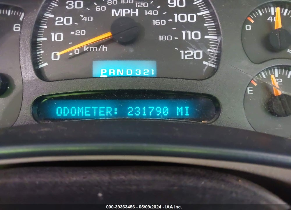 2005 CHEVROLET TAHOE LT VIN: 1GNEK13T45R141370