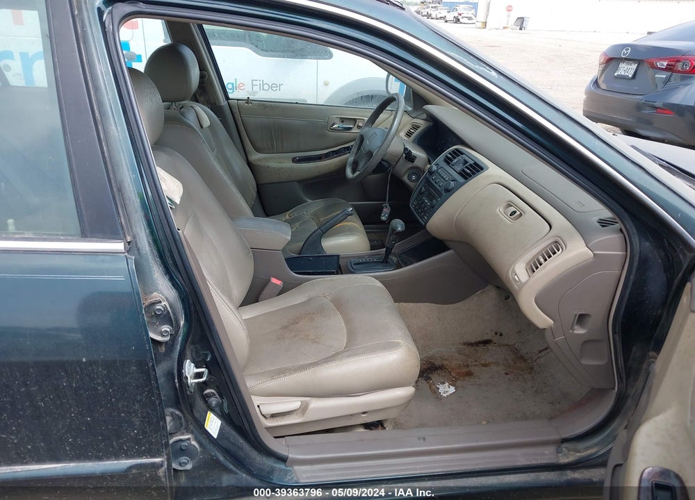 2000 HONDA ACCORD 2.3 EX VIN: 1HGCG5667YA037135