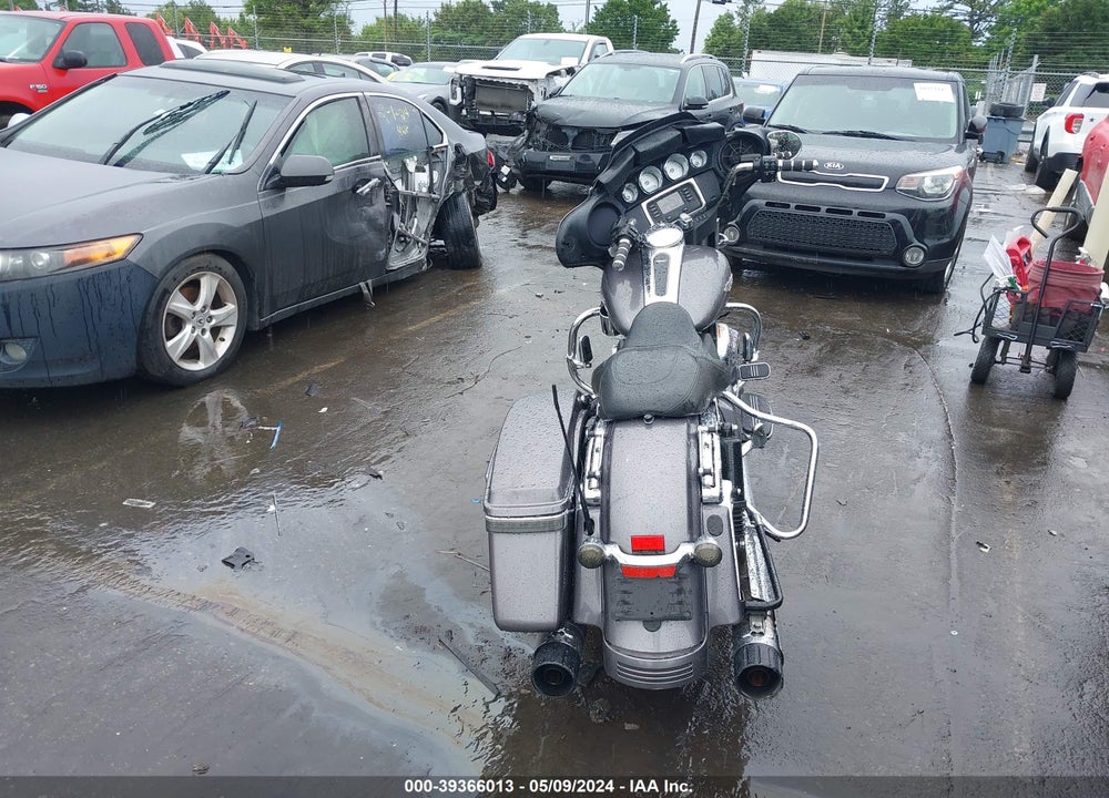 2014 HARLEY-DAVIDSON FLHX STREET GLIDE VIN: 1HD1KBM10EB712824