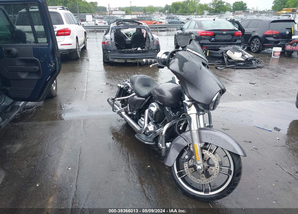 2014 HARLEY-DAVIDSON FLHX STREET GLIDE VIN: 1HD1KBM10EB712824