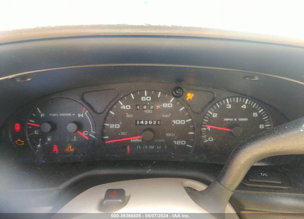 2000 FORD TAURUS SE VIN: 1FAFP58S0YA207072