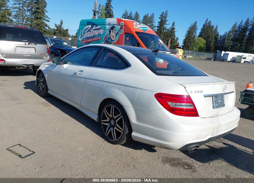 2013 MERCEDES-BENZ C 250 VIN: WDDGJ4HB9DG032926