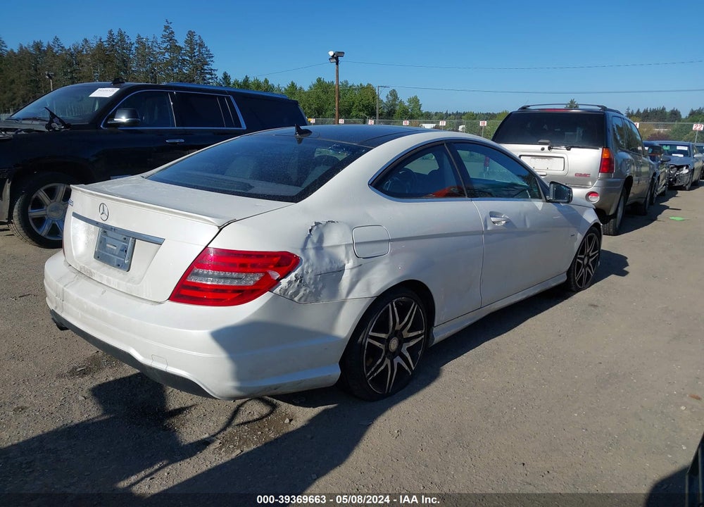 2013 MERCEDES-BENZ C 250 VIN: WDDGJ4HB9DG032926