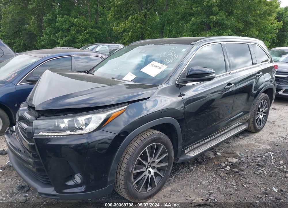 2018 TOYOTA HIGHLANDER SE VIN: 5TDKZRFH7JS284838