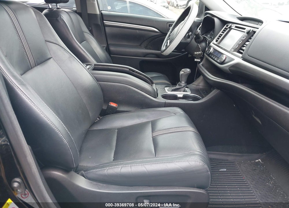 2018 TOYOTA HIGHLANDER SE VIN: 5TDKZRFH7JS284838