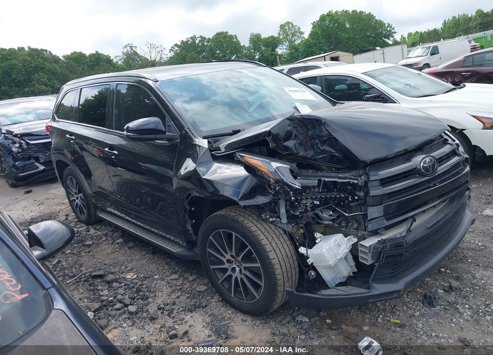 2018 TOYOTA HIGHLANDER SE VIN: 5TDKZRFH7JS284838