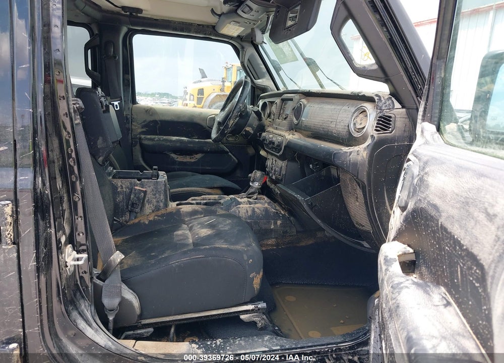 2018 JEEP WRANGLER UNLIMITED SAHARA VIN: 1C4HJXEGXJW321945