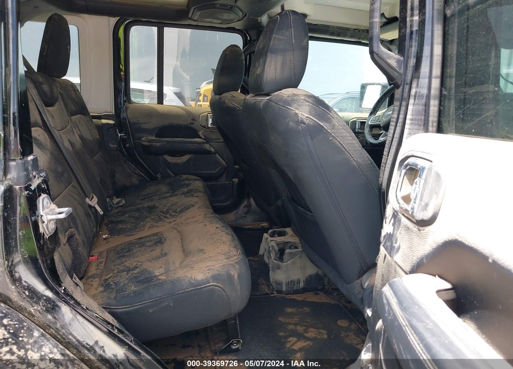 2018 JEEP WRANGLER UNLIMITED SAHARA VIN: 1C4HJXEGXJW321945