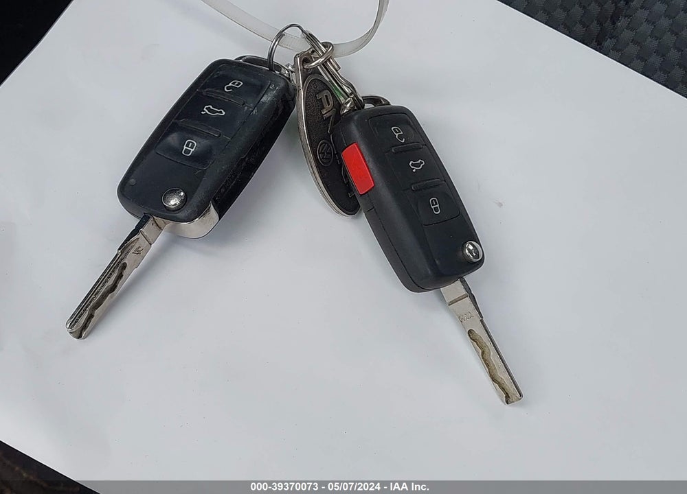 2012 VOLKSWAGEN PASSAT VIN: 1VWAH7A38CC103536