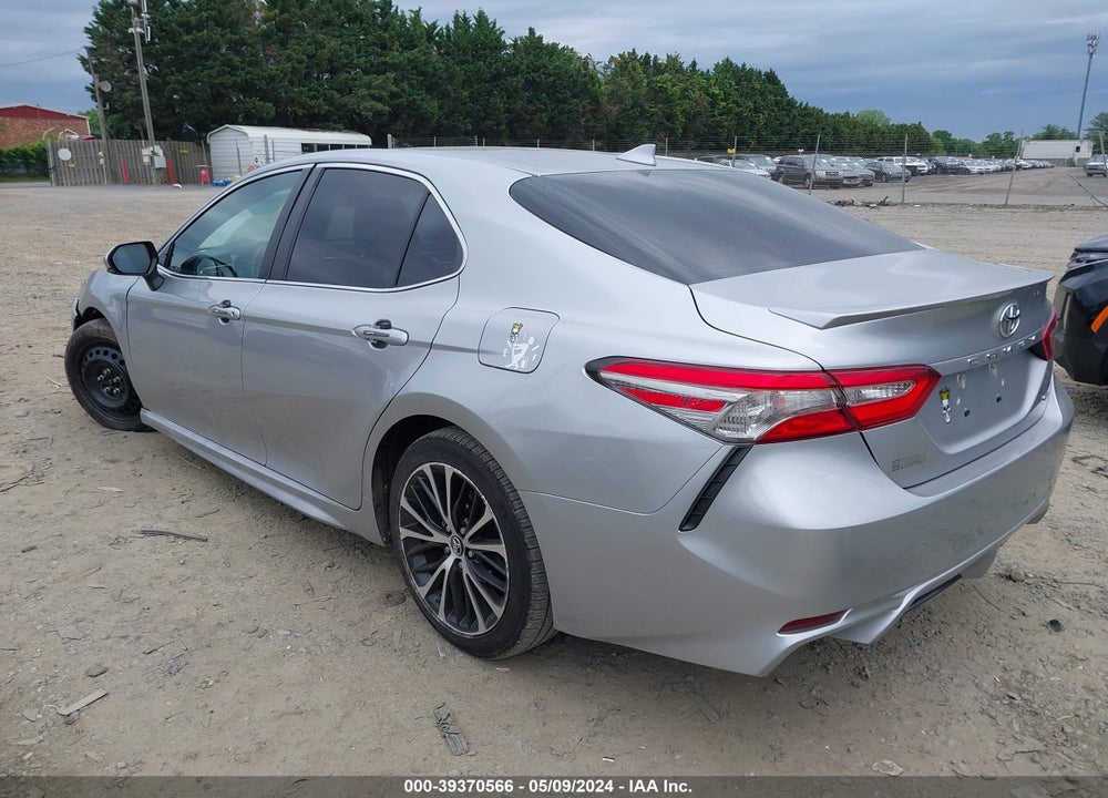 2018 TOYOTA CAMRY SE VIN: 4T1B11HK2JU641545