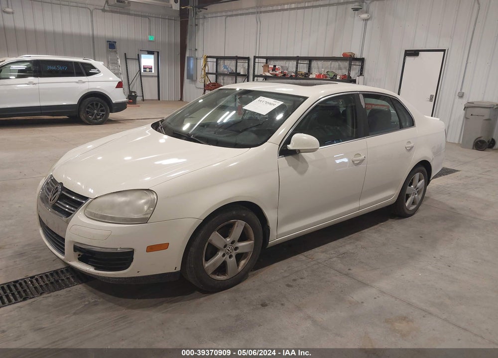 2008 VOLKSWAGEN JETTA VIN: 3VWRZ71K08M132610