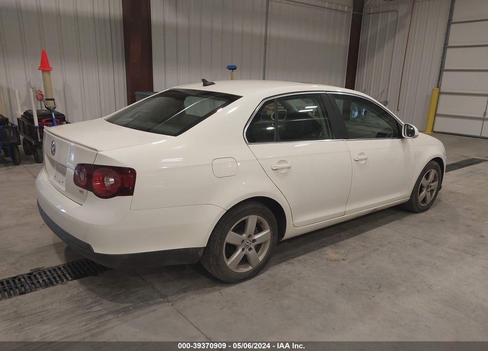 2008 VOLKSWAGEN JETTA VIN: 3VWRZ71K08M132610