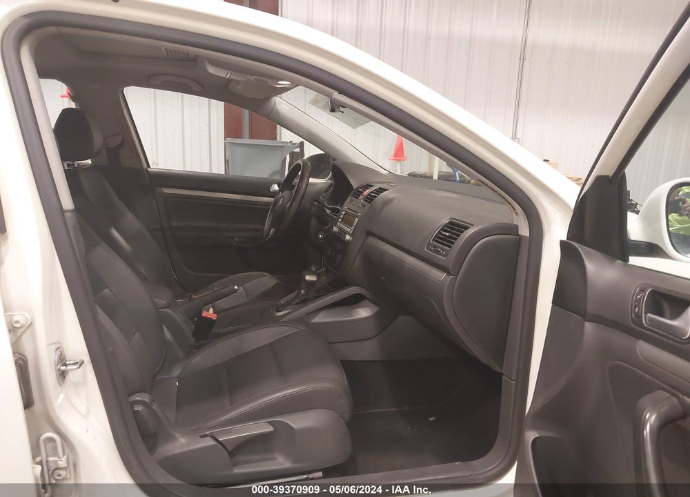 2008 VOLKSWAGEN JETTA VIN: 3VWRZ71K08M132610