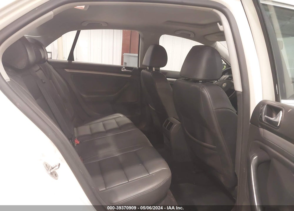 2008 VOLKSWAGEN JETTA VIN: 3VWRZ71K08M132610