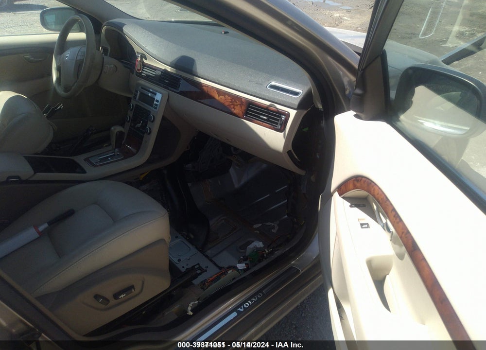 2008 VOLVO V70 3.2 VIN: YV1BW982X81012190