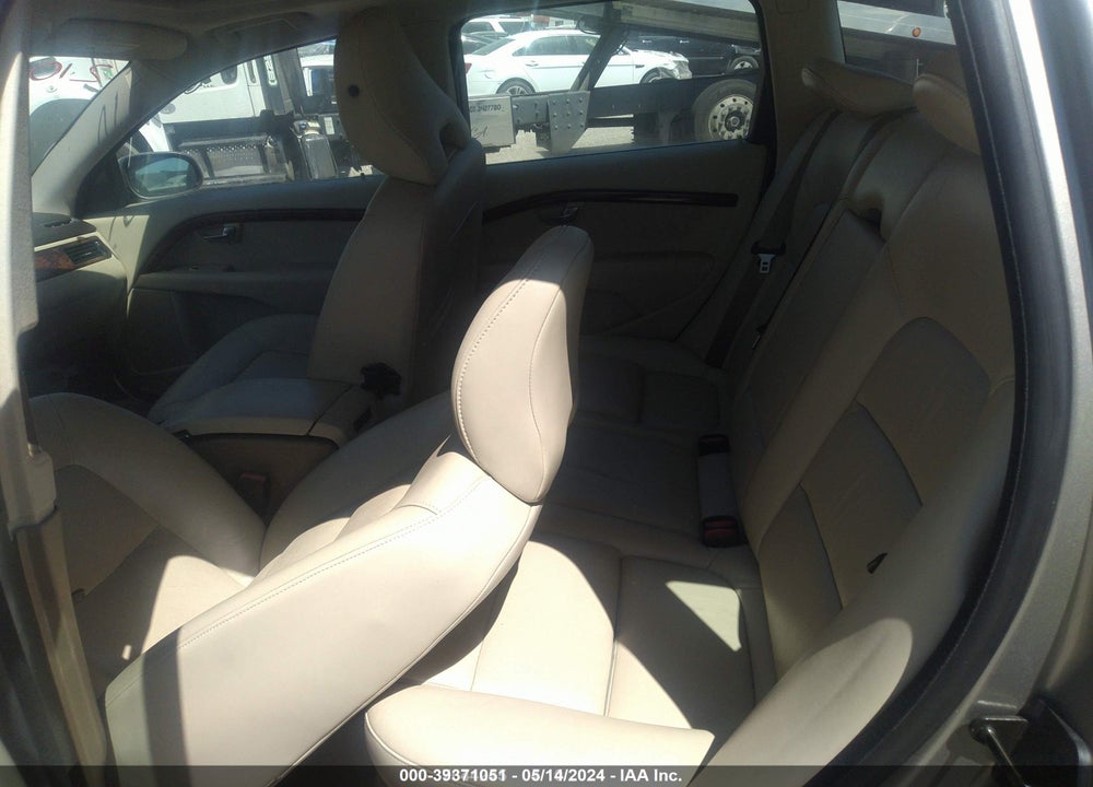 2008 VOLVO V70 3.2 VIN: YV1BW982X81012190