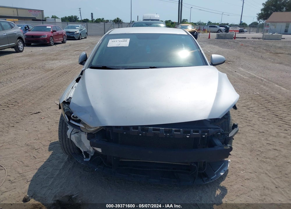 2018 HYUNDAI ELANTRA SEL VIN: 5NPD84LF7JH313844